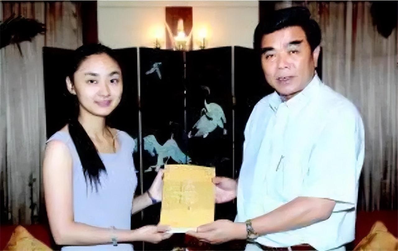 丛飞女儿(歌手丛飞的女儿五岁就成为了孤儿)