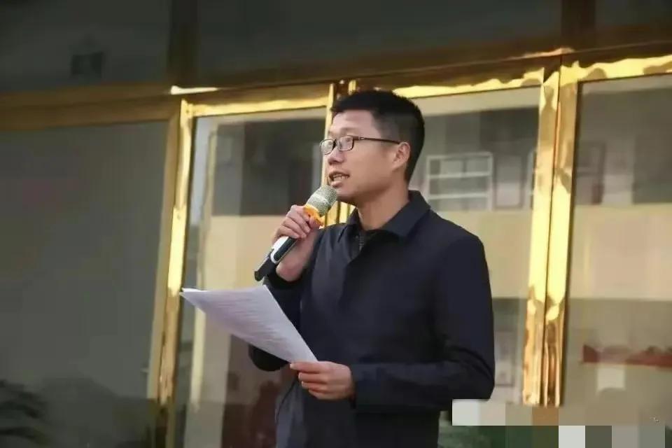 河南一镇党委书记被指涉性侵已免职,此案件牵扯多人